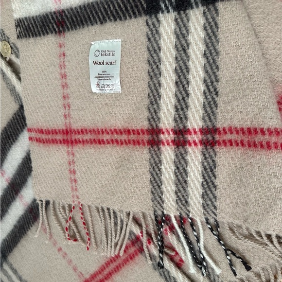 NWOT 100% Wool Plaid Cape Poncho One Size Fits Most - Picture 5 of 6